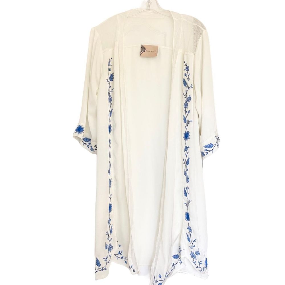 Fleur Wood White Embroidered Rob